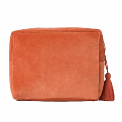 Elizabeth Scarlett Sun Goddess Rust Wash Bag -Korres Store rust sun goddess wash bag suns and arctic elizabethscarlett.com 002 62638.1674231649